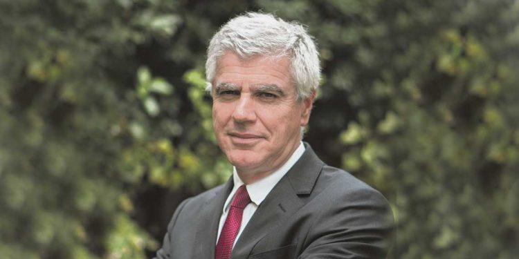 “Habrá puestos de trabajo que dejarán de existir y hay menos tiempo para hacer algo por las personas que los ocupan”
