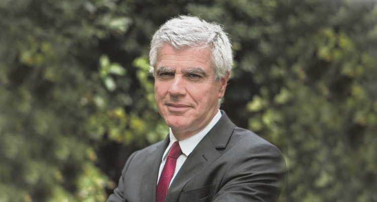 “Habrá puestos de trabajo que dejarán de existir y hay menos tiempo para hacer algo por las personas que los ocupan”