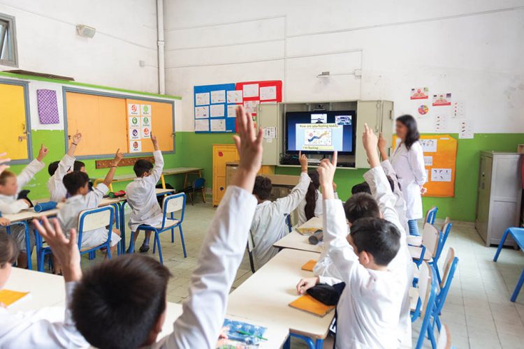 Debate político sobre la educación se centra en la gobernanza