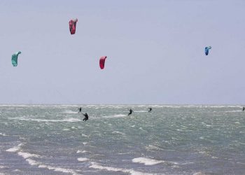 Kitesurf uruguayo: un deporte que rema contracorriente a pesar de atraer el turismo