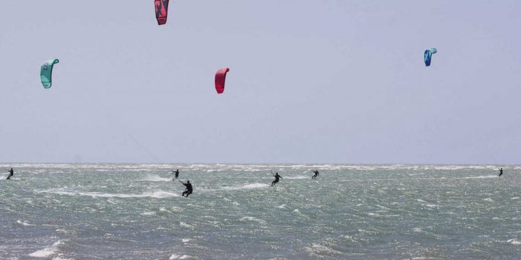 Kitesurf uruguayo: un deporte que rema contracorriente a pesar de atraer el turismo
