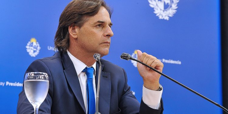 Apelando a formatos diferentes, críticos y defensores de la LUC se dirigieron a la ciudadanía