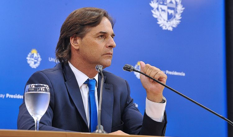 Apelando a formatos diferentes, críticos y defensores de la LUC se dirigieron a la ciudadanía