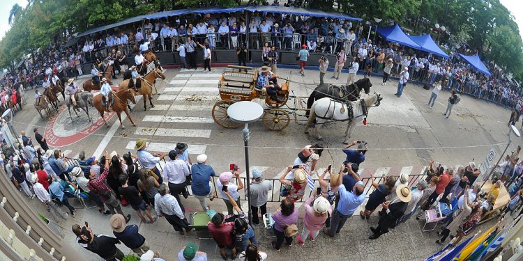 Lacalle Pou: “El combustible está subiendo en todo el mundo, nosotros lo estamos sujetando”
