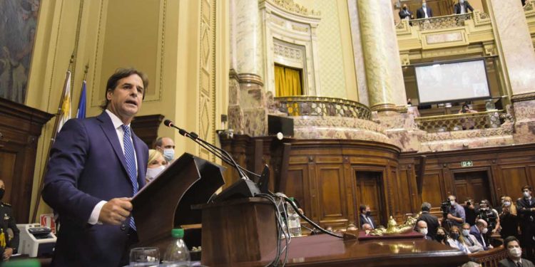 Gobierno hace énfasis en inversión social y anuncia reformas impositivas