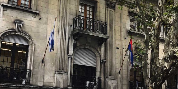 Frente Amplio abre la puerta al diálogo sobre comercio minorista y usura