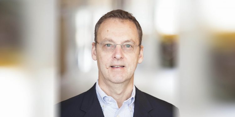 FED sube tasas 0,25% y prevé que inflación subyacente descienda a 4,1% para este año