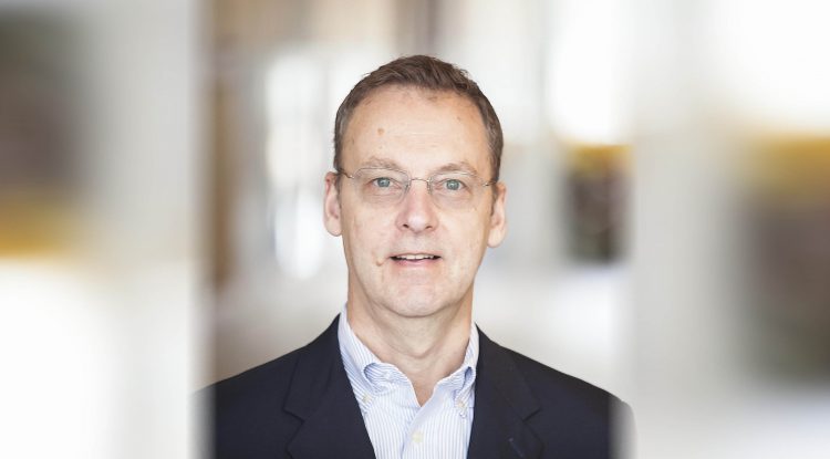 FED sube tasas 0,25% y prevé que inflación subyacente descienda a 4,1% para este año