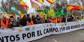En España los productores marcharon pidiendo respuestas al Gobierno