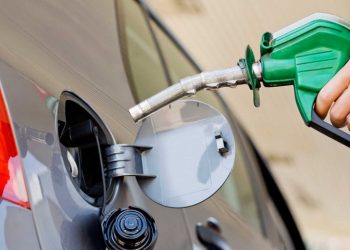 Por disparada del petróleo los combustibles subieron 2%