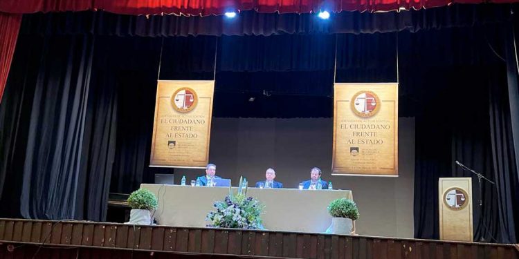 Derecho Público: El ciudadano frente al Estado