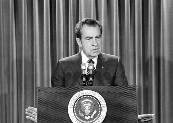 Nixon: un admirador de Milton Friedman que decretó controles de precios en Estados Unidos