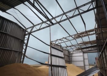 Fuerte turbonada destruyó galpones en planta de silos de Rincón de Ramírez en Treinta y Tres