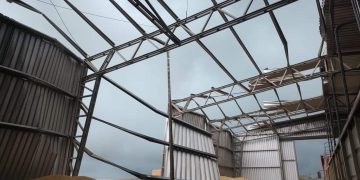 Fuerte turbonada destruyó galpones en planta de silos de Rincón de Ramírez en Treinta y Tres