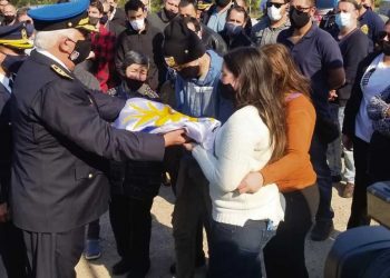 “Tenemos que colaborar con los policías para evitar que hechos violentos a los que se enfrentan, terminen destrozando a sus familias”