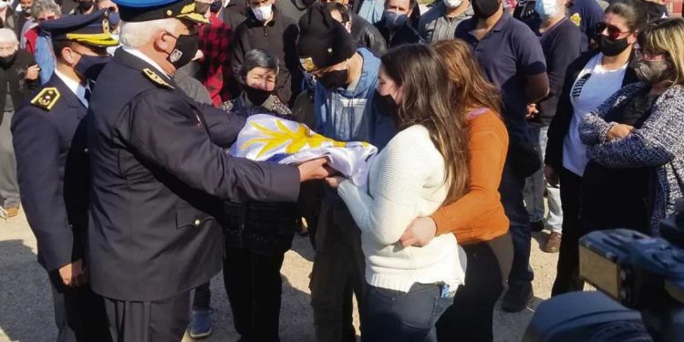 “Tenemos que colaborar con los policías para evitar que hechos violentos a los que se enfrentan, terminen destrozando a sus familias”