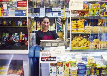 Las Canteras: un barrio de almaceneros que luchan por mantener productos a precios accesibles