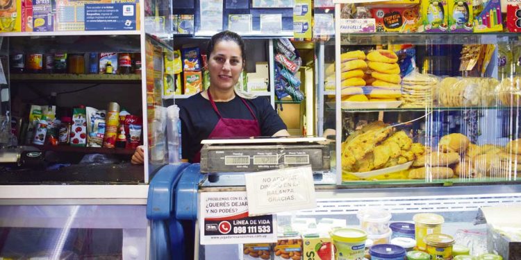 Las Canteras: un barrio de almaceneros que luchan por mantener productos a precios accesibles