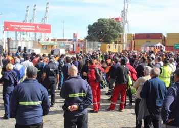Trabajadores portuarios analizan propuesta del Gobierno y decidirán pasos a seguir