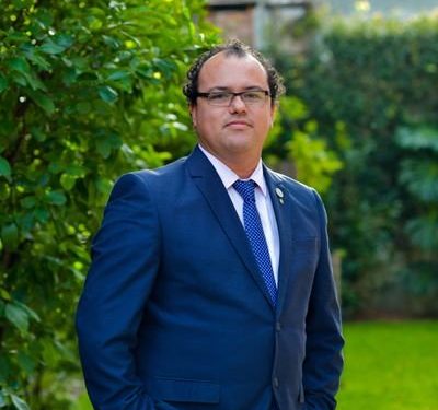 Antes de hablar de eutanasia, el Parlamento debería debatir sobre cuidados paliativos, dijo expresidente del Colegio Médico