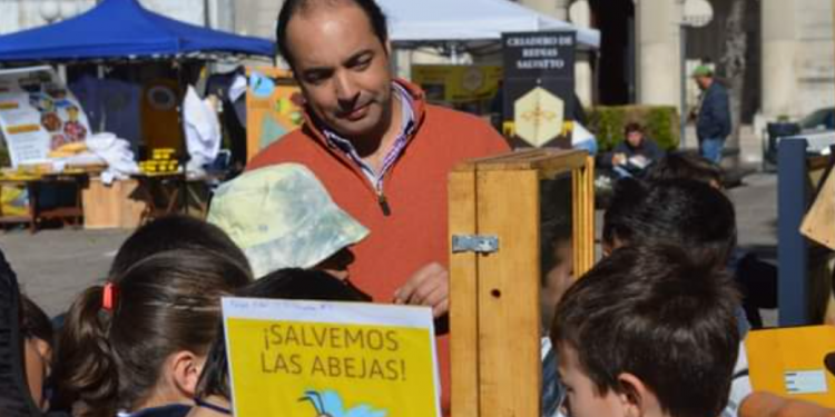 Ulises Caballero, de carpintero a apicultor