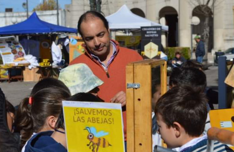 Ulises Caballero, de carpintero a apicultor