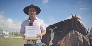 Recorrió 240 kilómetros a caballo para recibir su título de veterinario