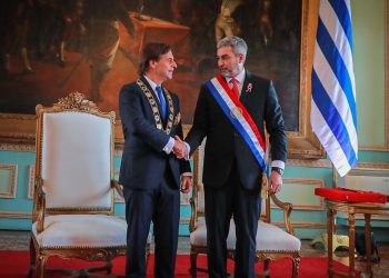 Gira presidencial a Paraguay y Reino Unido en busca de acuerdos comerciales