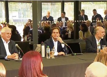 Cumbre oficialista evaluó estrategia sobre la reforma de la seguridad social