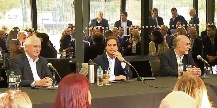 Cumbre oficialista evaluó estrategia sobre la reforma de la seguridad social