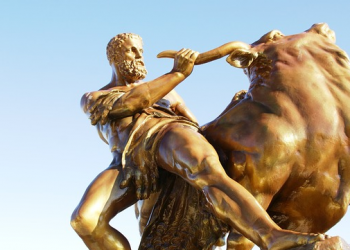 El toro, por las guampas…