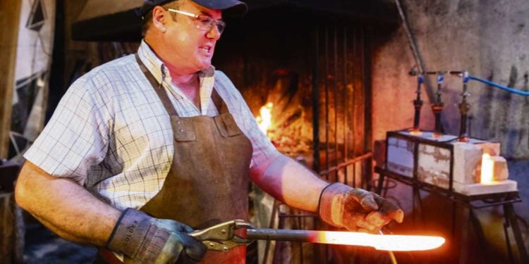 Más de veinte años de pasión en la fabricación nacional de cuchillos artesanales