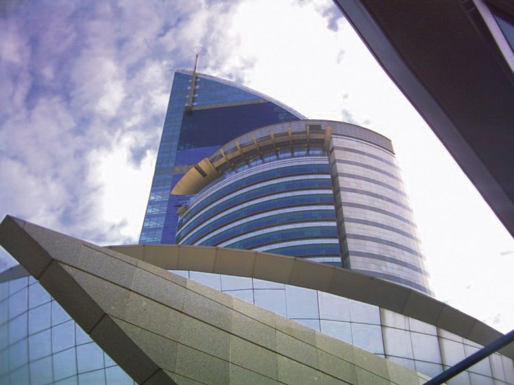 Gobierno abre competencia de Internet pero Antel no se obliga a prestar infraestructura