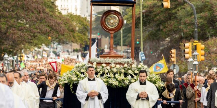 Luego de dos años vuelve la celebración de Corpus Christi por las calles de Montevideo