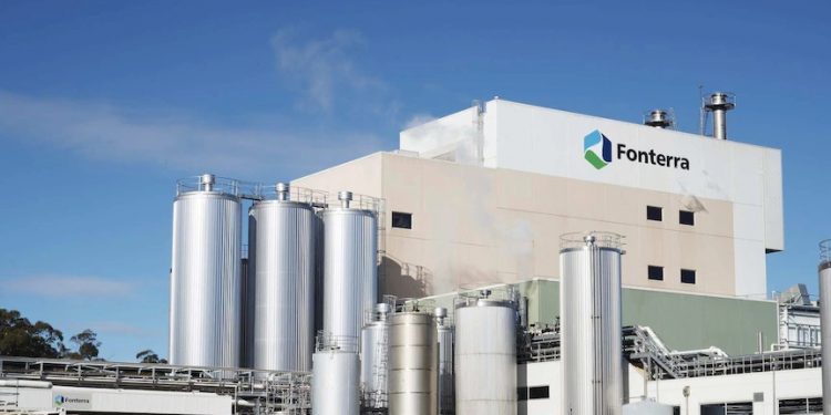 La leche en polvo se mantiene sobre los cuatro mil dólares