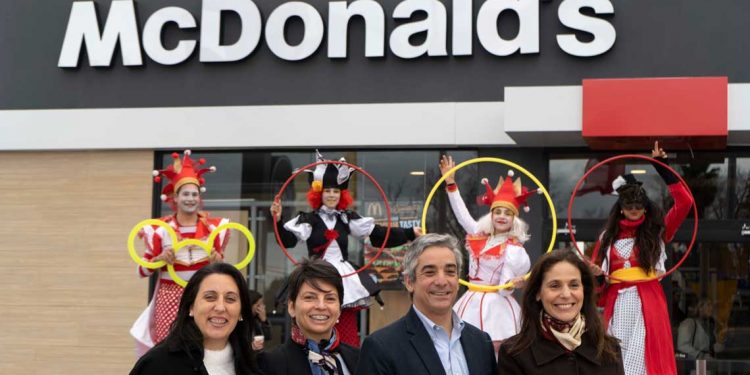 McDonald’s inauguró restaurante en Car One Center