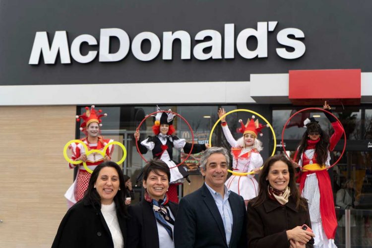 McDonald’s inauguró restaurante en Car One Center