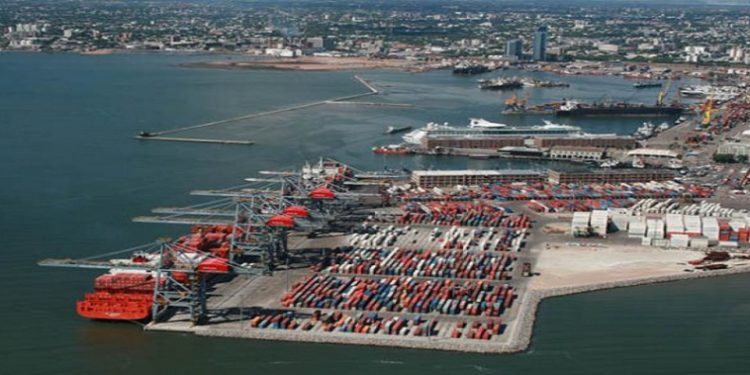 Avanza la profundización del puerto de Montevideo y se apuesta a ampliar vías navegables