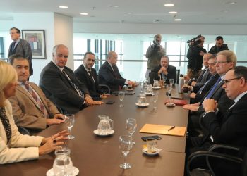 Señales cruzadas en el oficialismo que busca entendimientos