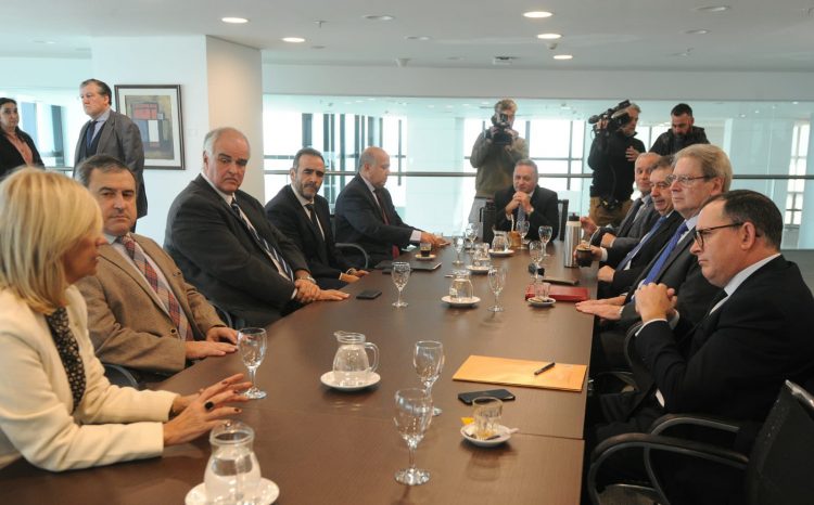 Señales cruzadas en el oficialismo que busca entendimientos