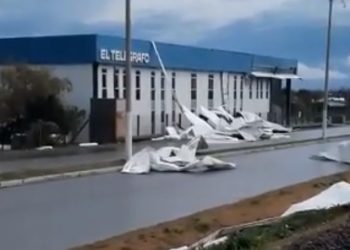 Fuertes vientos dejaron a su paso voladuras de techos, árboles caídos y personas heridas en Paysandú