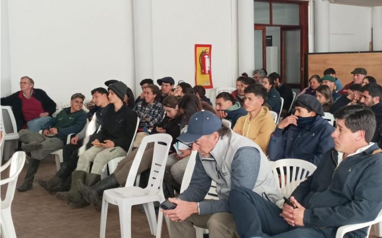 Control biológico de la garrapata genera conformidad en técnicos y productores