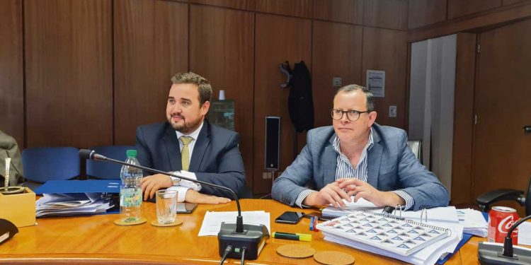 La historia del “aditivo” que presentó Cabildo Abierto para modificar la ley de medios