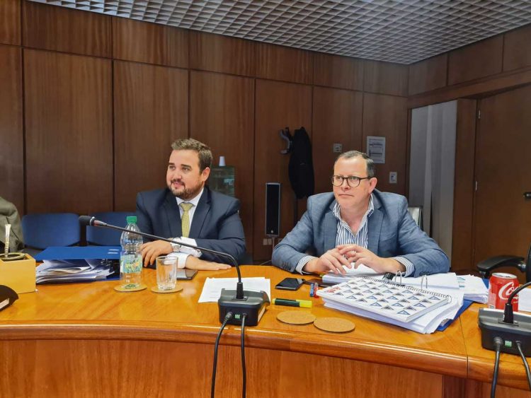 La historia del “aditivo” que presentó Cabildo Abierto para modificar la ley de medios