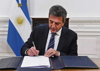 Massa asume como superministro de Economía en Argentina