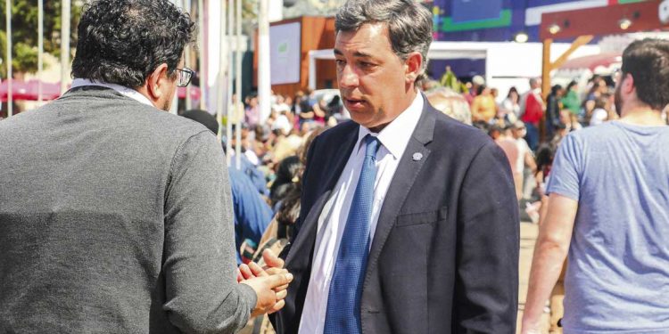 Presidente de ARU llamó a “trabajadores, empresarios y políticos” a “trabajar hombro con hombro”