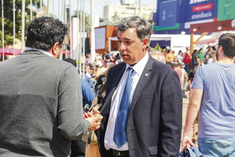 Presidente de ARU llamó a “trabajadores, empresarios y políticos” a “trabajar hombro con hombro”