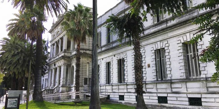 Rivera: Reclamos por falta de cobertura del Hospital Militar en el interior