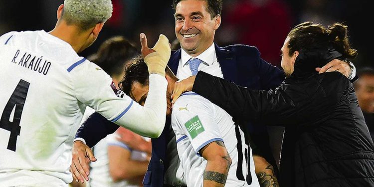 Diego Alonso: “El jugador uruguayo no es el que juega mejor, pero es el que mejor compite en el mundo”