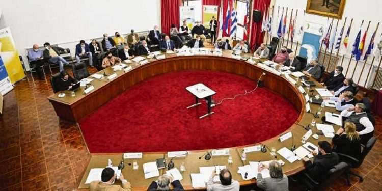 Dinot afirma que trabaja con intendencias para facilitar inversiones dentro del marco legal